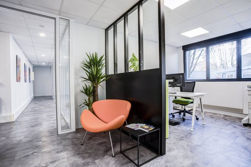 Aménagement Bureau IMMOBILIERE WOTAN Lyon : Mobilier Design et Ergonomie