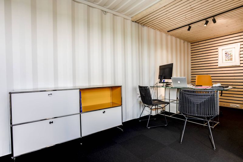 Aménagement Bureau Evolum Containers à Civrieux par Arrivetz : Design et Fonctionnalité
