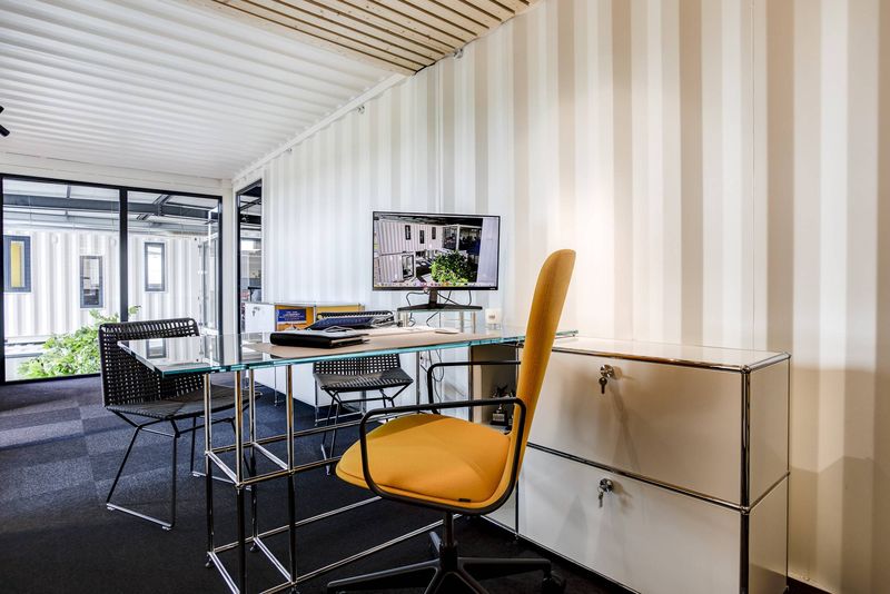 Aménagement Bureau Evolum Containers à Civrieux par Arrivetz : Design et Fonctionnalité