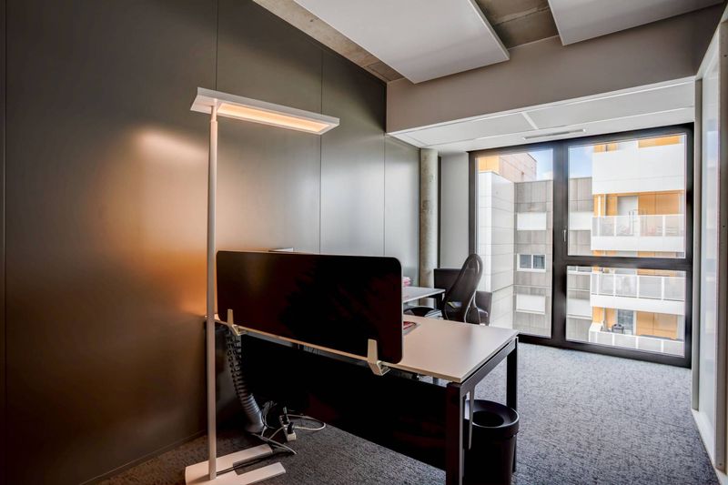 Aménagement Bureaux Cabinet Avocats Lyon 9 par Arrivetz : Design et Fonctionnalité