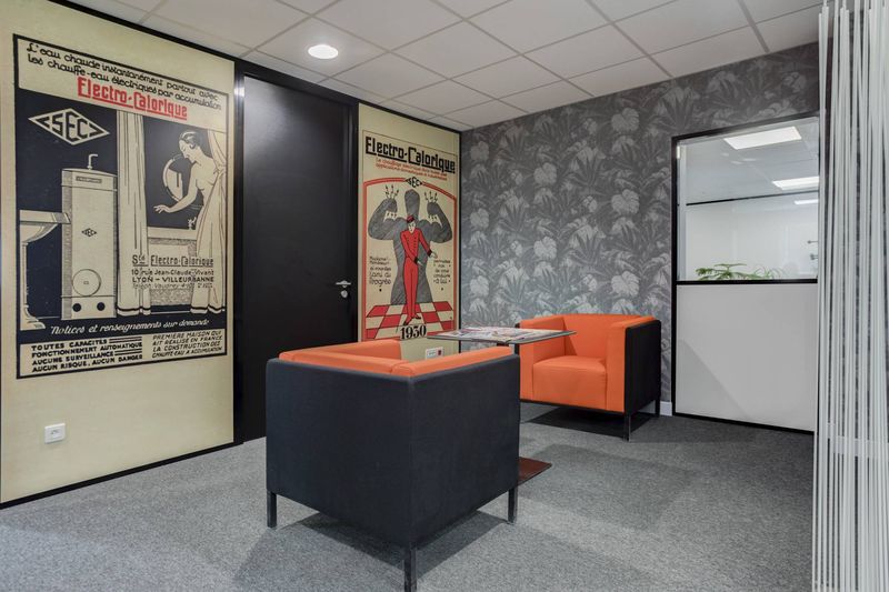 Aménagement Bureau Siège Social Pusignan : Mobilier Design par Arrivetz Lyon