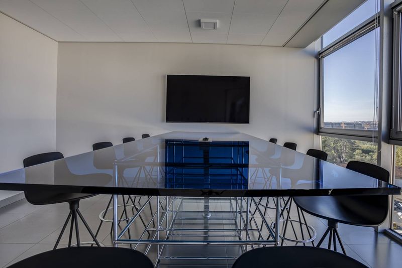 Aménagement bureaux Adamia Lyon Caluire : Mobilier design et décoration professionnelle