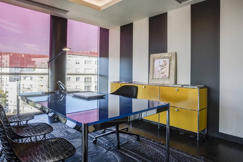 Aménagement bureaux Adamia Lyon Caluire : Mobilier design et décoration professionnelle