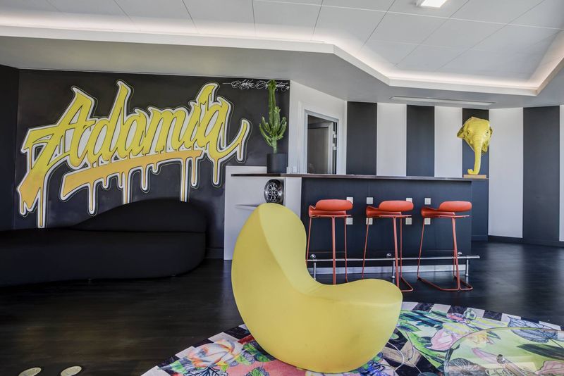 Aménagement bureaux Adamia Lyon Caluire : Mobilier design et décoration professionnelle