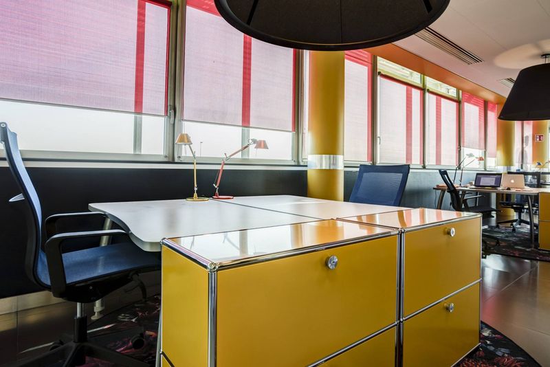 Aménagement bureaux Adamia Lyon Caluire : Mobilier design et décoration professionnelle