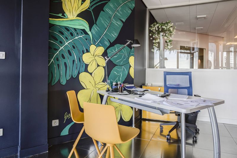 Aménagement bureaux Adamia Lyon Caluire : Mobilier design et décoration professionnelle