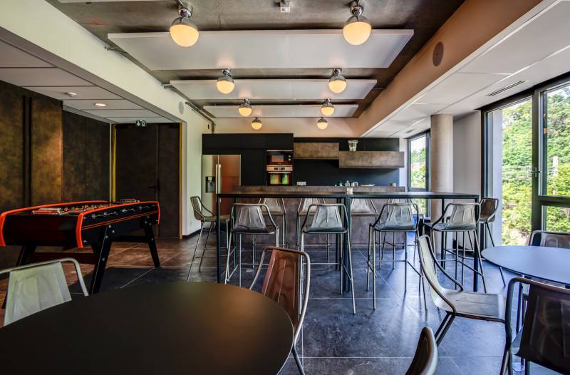 Aménagement de Bureaux à Lyon par Arrivetz : Design et Marques Prestigieuses