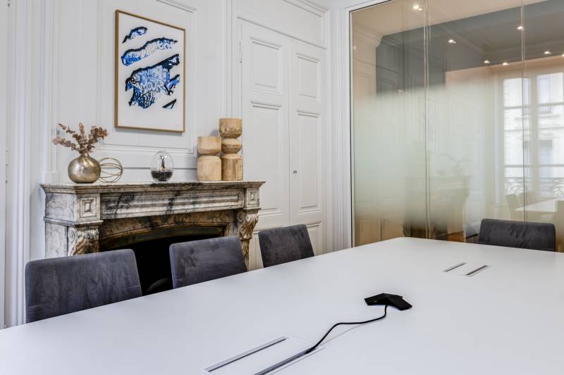 Aménagement Cabinet d’Avocats Lyon 2 : Bureaux Design avec Vitra et Cassina