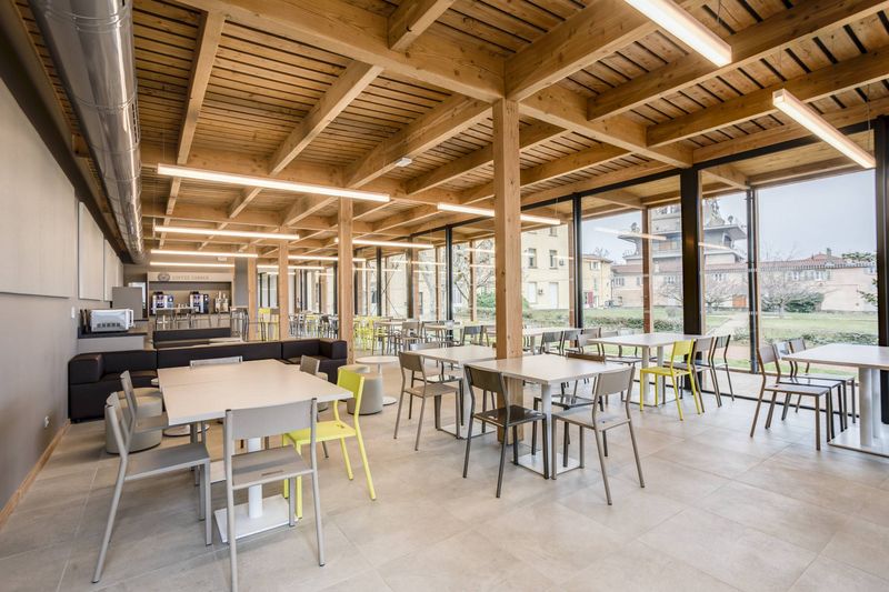 Aménagement bureau design pour école supérieure à Lyon – Arrivetz