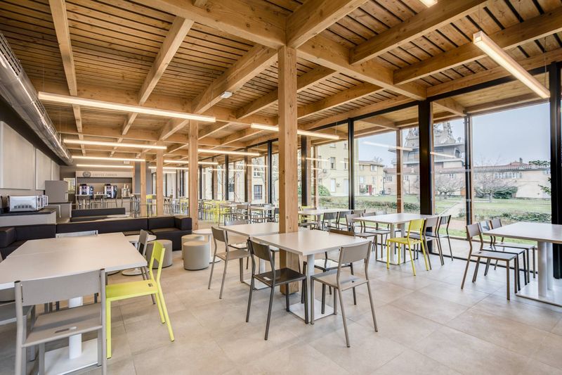 Aménagement bureau design pour école supérieure à Lyon – Arrivetz