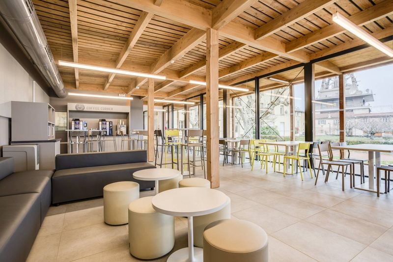 Aménagement bureau design pour école supérieure à Lyon – Arrivetz