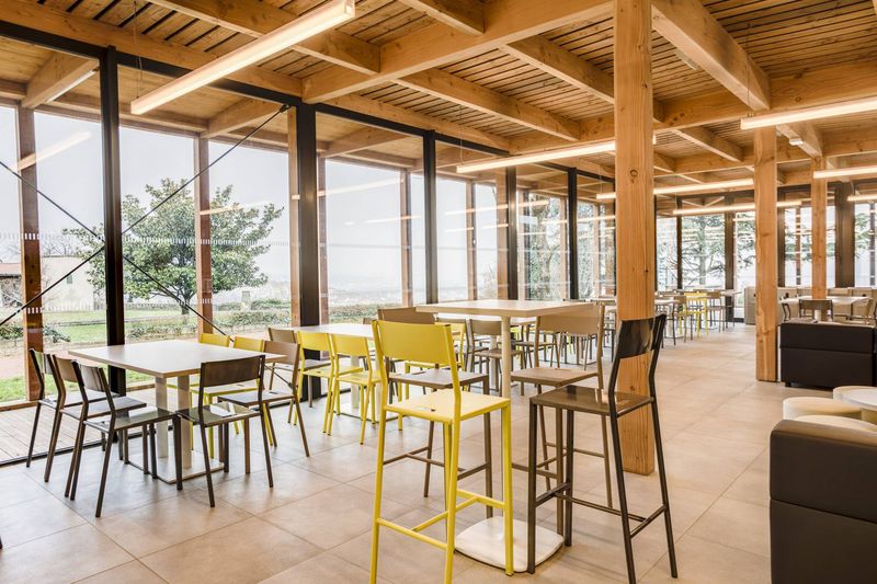 Aménagement bureau design pour école supérieure à Lyon – Arrivetz