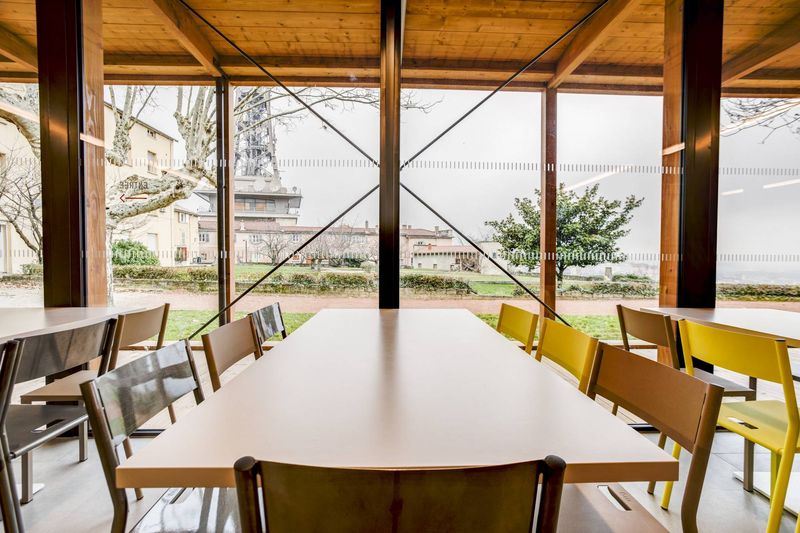 Aménagement bureau design pour école supérieure à Lyon – Arrivetz