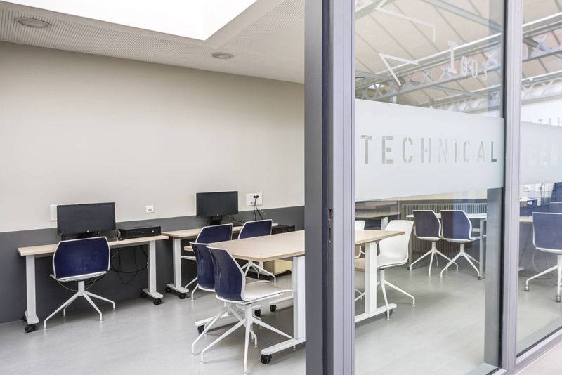 Arrivetz à Lyon aménage un espace de co-working étudiant moderne et fonctionnel