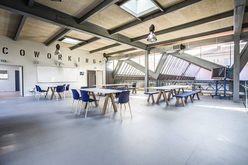 Arrivetz à Lyon aménage un espace de co-working étudiant moderne et fonctionnel