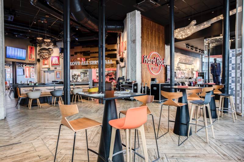 Hard Rock Café Lyon : Aménagement et Mobilier Design par Arrivetz