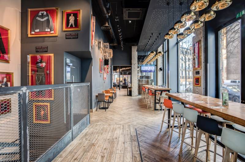 Hard Rock Café Lyon : Aménagement et Mobilier Design par Arrivetz