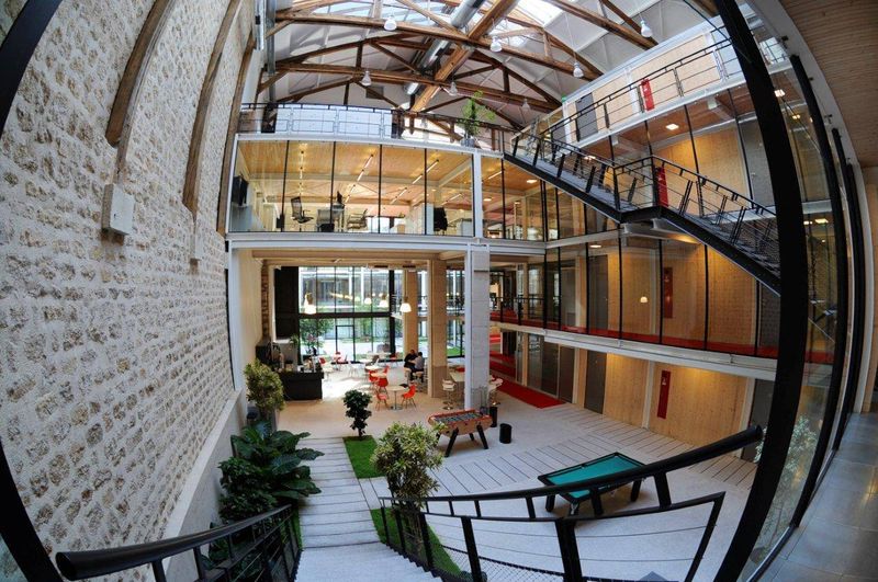 Aménagement Bureaux Maison Du Café Paris par Arrivetz Lyon : Mobilier Design et Fonctionnel