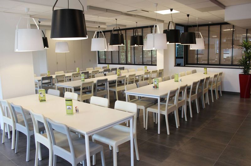 Mobilier de Bureau et Espaces Professionnels Arrivetz Lyon – Marques Design et Solutions Sur-Mesure