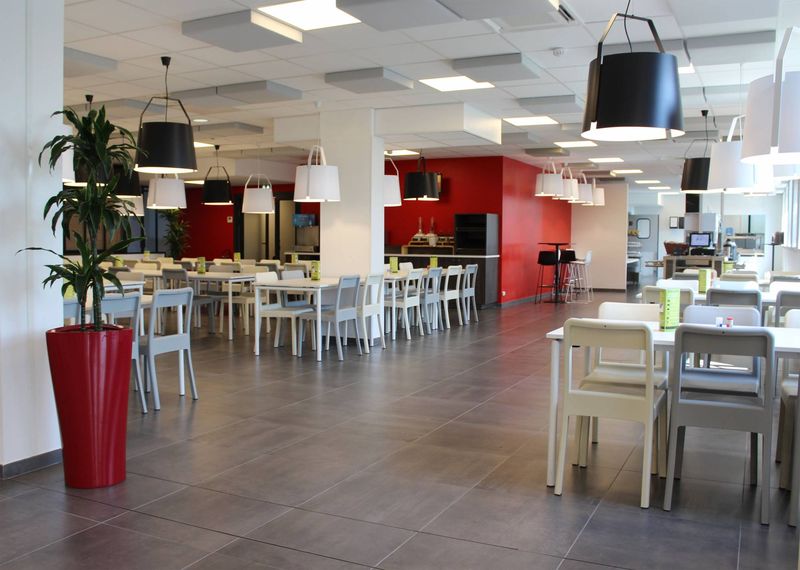 Mobilier de Bureau et Espaces Professionnels Arrivetz Lyon – Marques Design et Solutions Sur-Mesure