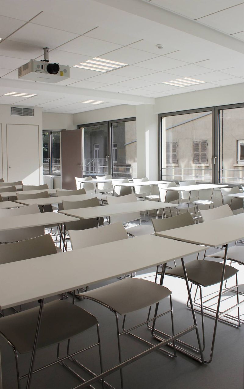 Aménagement intérieur d’une École d’Enseignement Supérieur à Lyon par Arrivetz