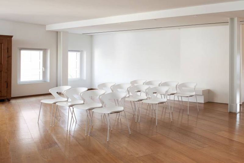 Chaise KICCA Arrivetz Lyon – Polyvalente et Adaptable pour Espaces Collectifs