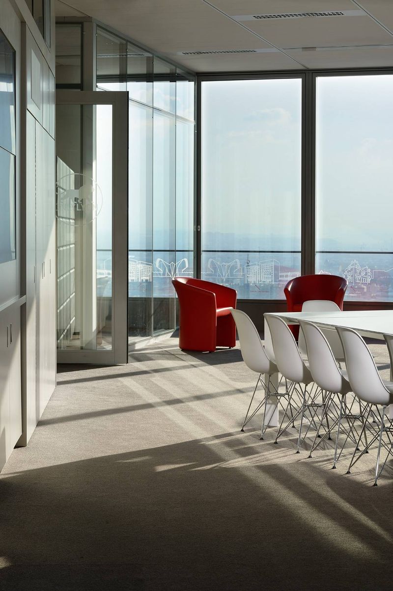 Aménagement Bureau Skyroom Only Lyon – Arrivetz, Mobilier Design et Prestige