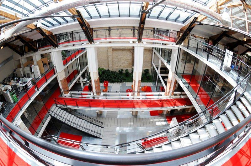 Aménagement Bureaux Maison Du Café Paris par Arrivetz Lyon : Mobilier Design et Fonctionnel