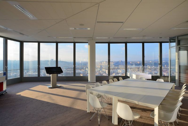 Aménagement Bureau Skyroom Only Lyon – Arrivetz, Mobilier Design et Prestige