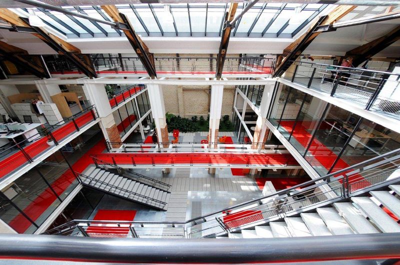 Aménagement Bureaux Maison Du Café Paris par Arrivetz Lyon : Mobilier Design et Fonctionnel