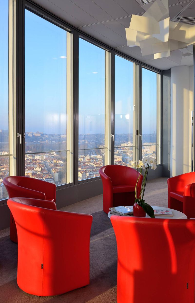Aménagement Bureau Skyroom Only Lyon – Arrivetz, Mobilier Design et Prestige