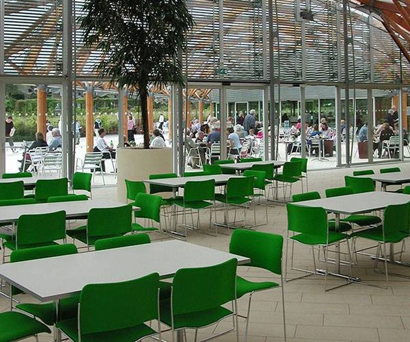 Chaise 40/4 Arrivetz Lyon – Modulable, Empilable et Fonctionnelle